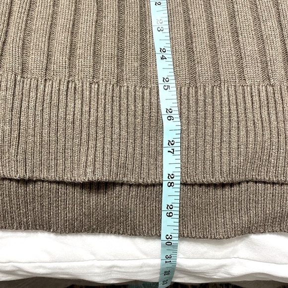 White House Black Market long sleeve ribbed tunic. Taupe color. Women’s M Petite - Picture 10 of 12